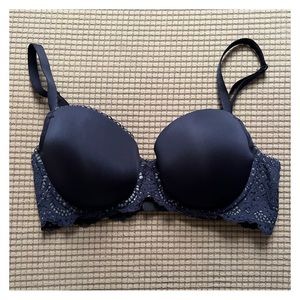 Victoria’s Secret under-wire, push-up bra size 34D.